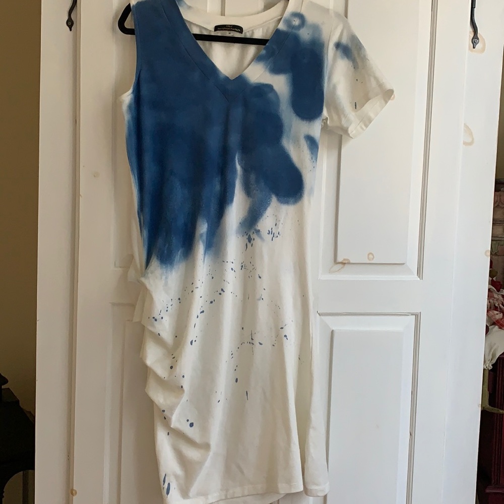 Design dress white and blue wash